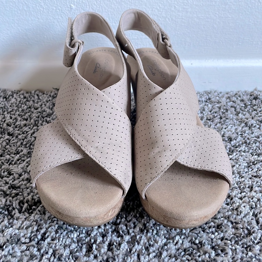 Clarks 6.5 wedge heel in cream